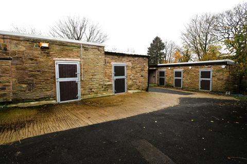 4 bedroom equestrian property to rent - Highgate Road, Hayfield, SK22