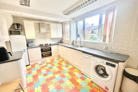 3 bedroom terraced house for sale, Keir Hardie Way, Barking