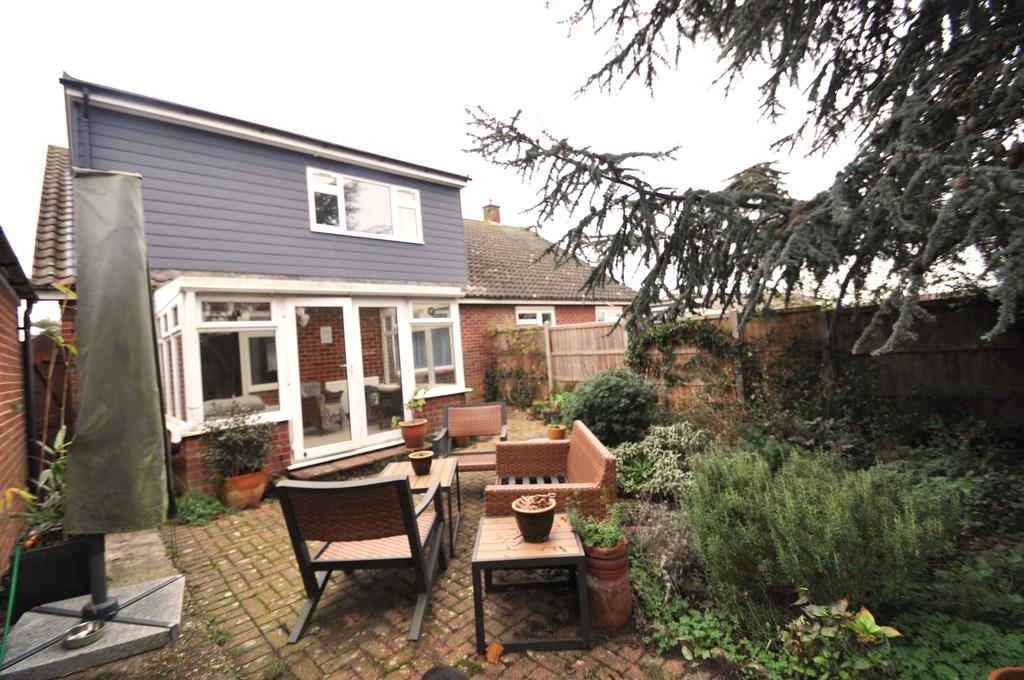 Dukes Drive, Halesworth 3 bed semidetached bungalow for sale £315,000