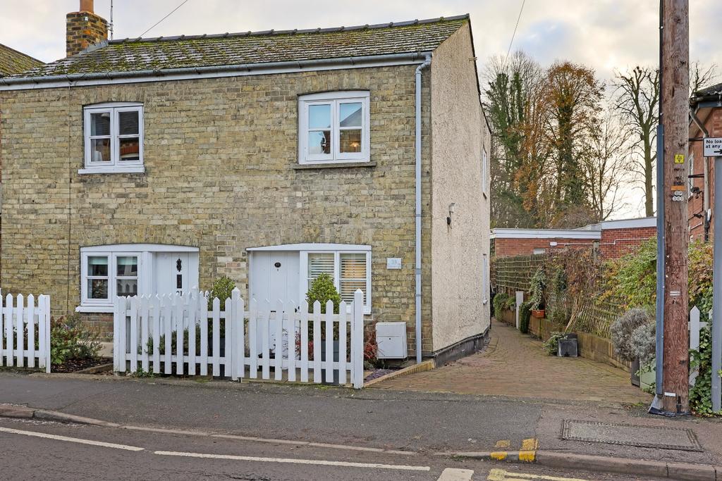 Great Shelford, Cambridgeshire CB22 2 bed semidetached house for sale