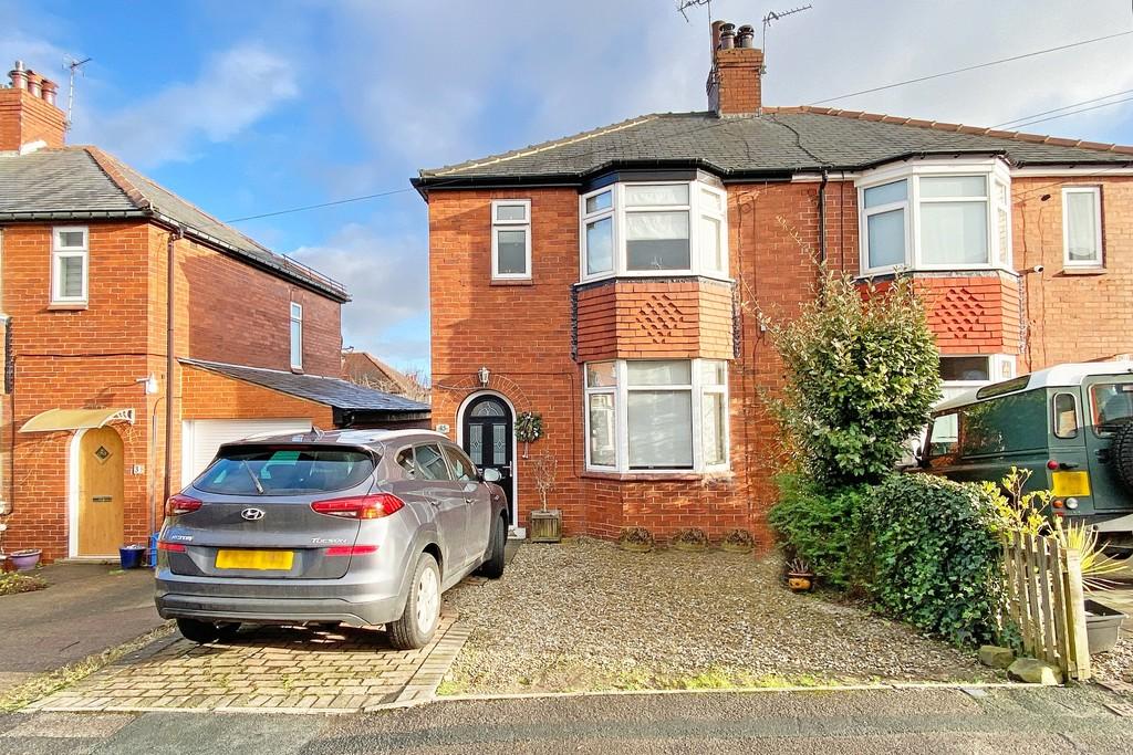 Harlow Crescent, Harrogate 3 bed semidetached house for sale £300,000