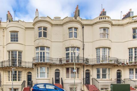 2 bedroom flat for sale, Regency Square, Brighton, BN1 2FJ