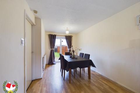 54 Campion Close, Gloucester, GL4 6YQ