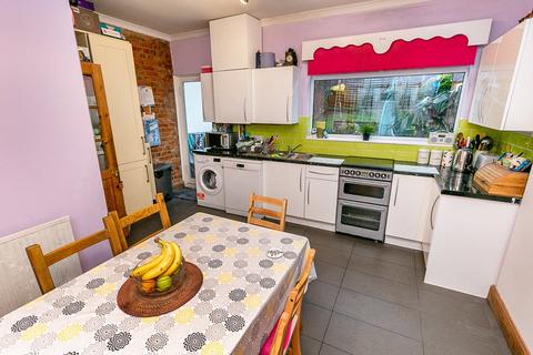 2 bedroom terraced house for sale, Edward Road, COULSDON, Surrey, CR5
