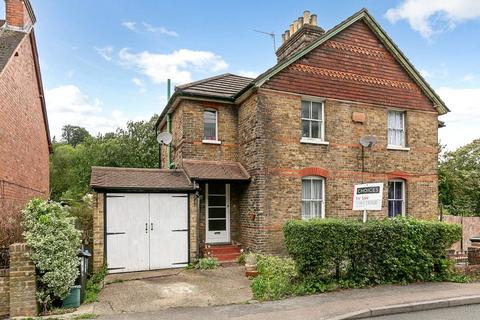 305 Croydon Road, Caterham, CR3 6PJ