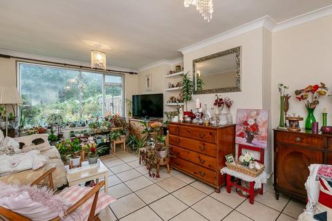 305 Croydon Road, Caterham, CR3 6PJ