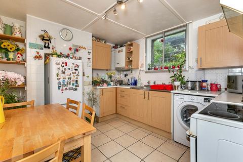 305 Croydon Road, Caterham, CR3 6PJ