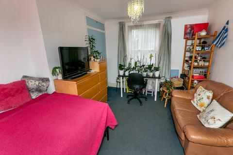 305 Croydon Road, Caterham, CR3 6PJ