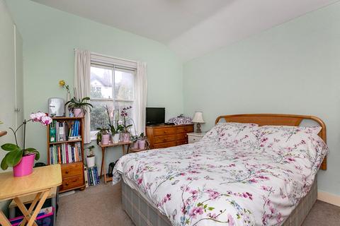 305 Croydon Road, Caterham, CR3 6PJ