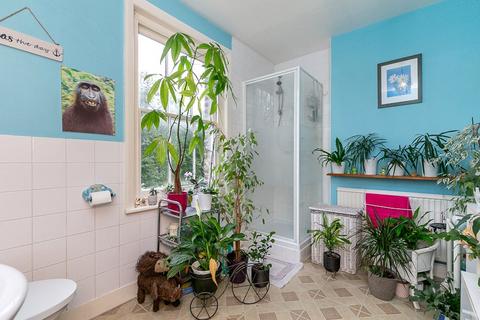 305 Croydon Road, Caterham, CR3 6PJ