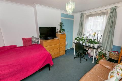 305 Croydon Road, Caterham, CR3 6PJ