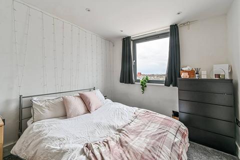 2 bedroom flat for sale, Sreatham Place, Clapham Park, London, SW2