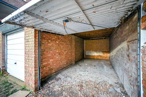 Garage to rent - High Ashton, Kingston Hill, Kingston upon Thames, KT2