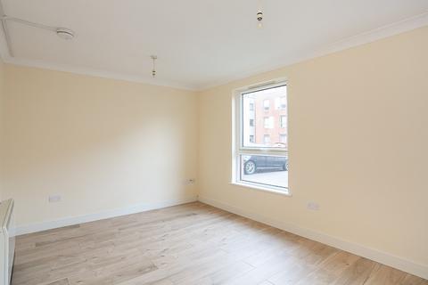 14/2 Ferry Gait Crescent, Edinburgh, EH4 4GR