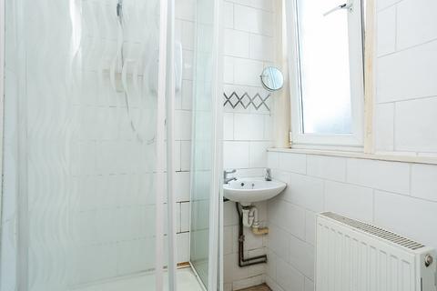 2/5 Springfield Buildings, Edinburgh, EH6 5EG