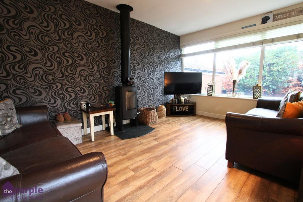 Staveley Avenue, Bolton, Greater Manchester, BL1 2 bed detached