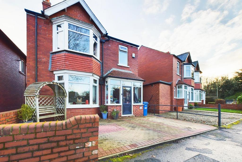 Peasholm Drive, Scarborough YO12 4 bed detached house for sale £340,000