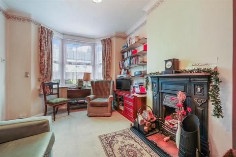18 Ferndale Road, Banstead, SM7 2EX