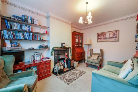 18 Ferndale Road, Banstead, SM7 2EX
