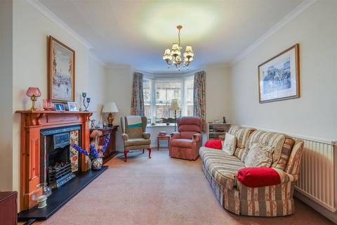 18 Ferndale Road, Banstead, SM7 2EX