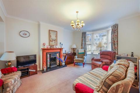 18 Ferndale Road, Banstead, SM7 2EX