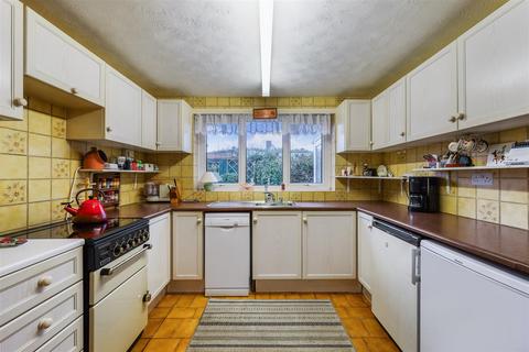 18 Ferndale Road, Banstead, SM7 2EX