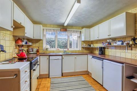 18 Ferndale Road, Banstead, SM7 2EX
