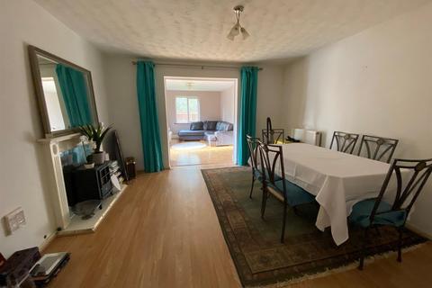 28 Bramble Close, Malvern, WR14 2UW