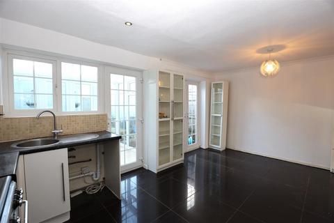 25 Druids Green, Cowbridge, CF71 7BP
