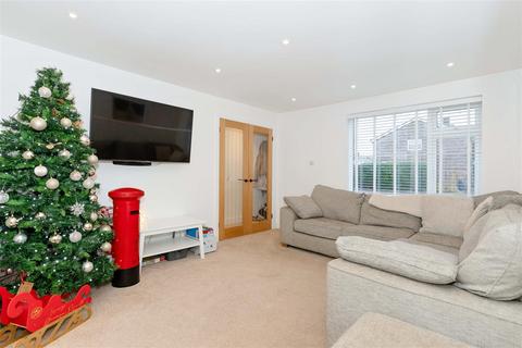 135 Kipling Avenue, Goring By Sea, Worthing, BN12 6LL