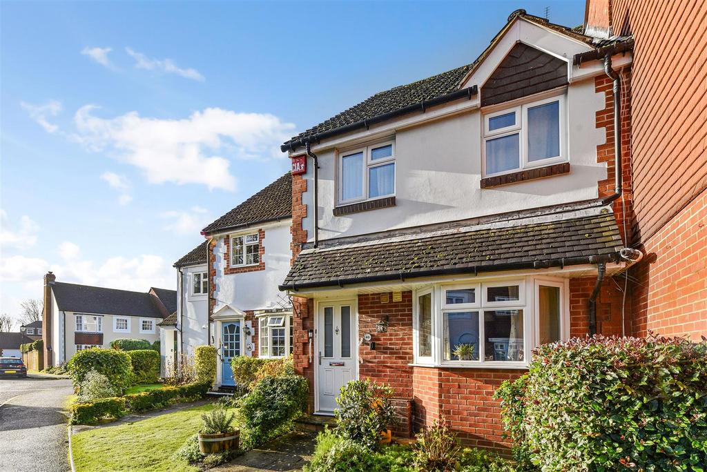 Grenehurst Way, Petersfield, Hampshire 3 bed terraced house for sale