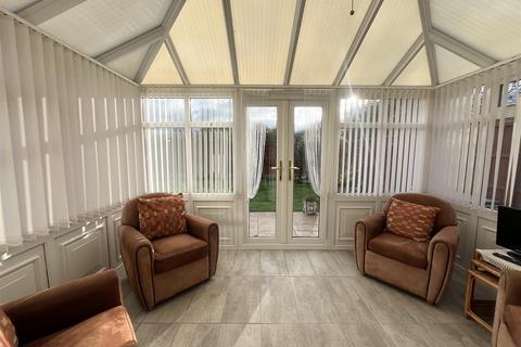 2 bedroom detached bungalow for sale - Water Orton Lane, Minworth, Sutton Coldfield