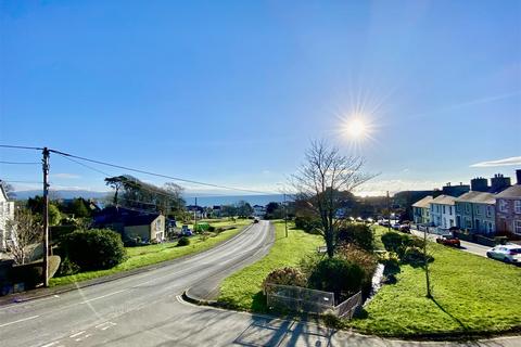 8 bedroom townhouse for sale, Y Maes, Criccieth