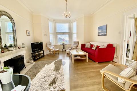 undefined, Y Maes, Criccieth