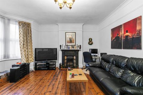 2 bedroom flat for sale, Chalfont Road, London