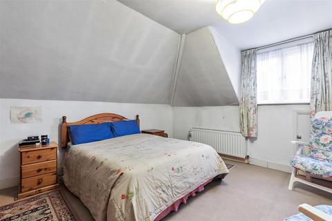 Flat 2, 20 Chalfont Road, South Norwood, London, SE25 4AA