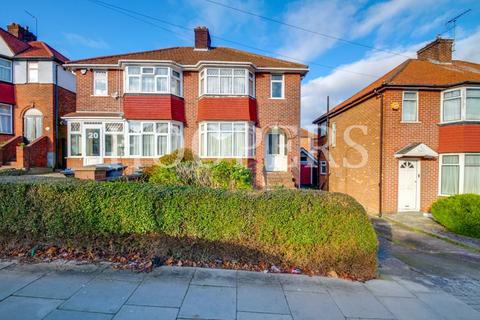 18 Springfield Mount, London, NW9 0SL