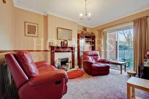 18 Springfield Mount, London, NW9 0SL