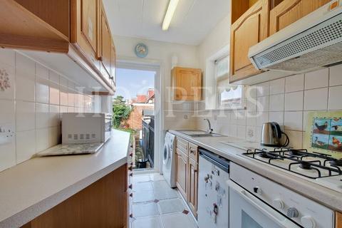 18 Springfield Mount, London, NW9 0SL