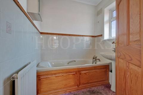 18 Springfield Mount, London, NW9 0SL