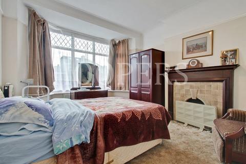 18 Springfield Mount, London, NW9 0SL