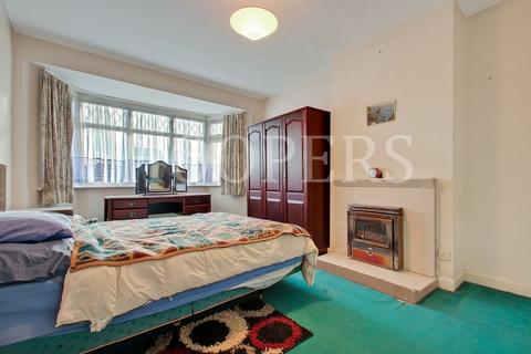 18 Springfield Mount, London, NW9 0SL