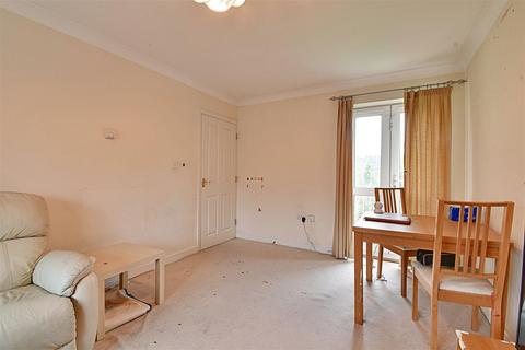 2 bedroom flat for sale, Maple Lodge, Hertford SG14