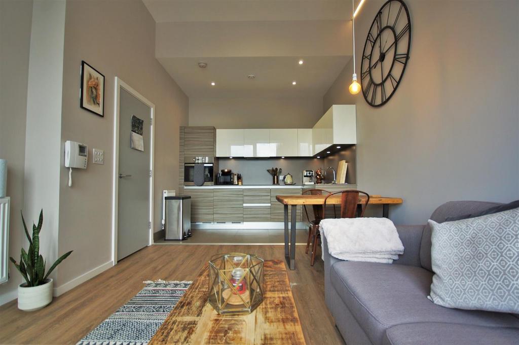 Bournville Lane, Birmingham B30 2 bed apartment £239,950