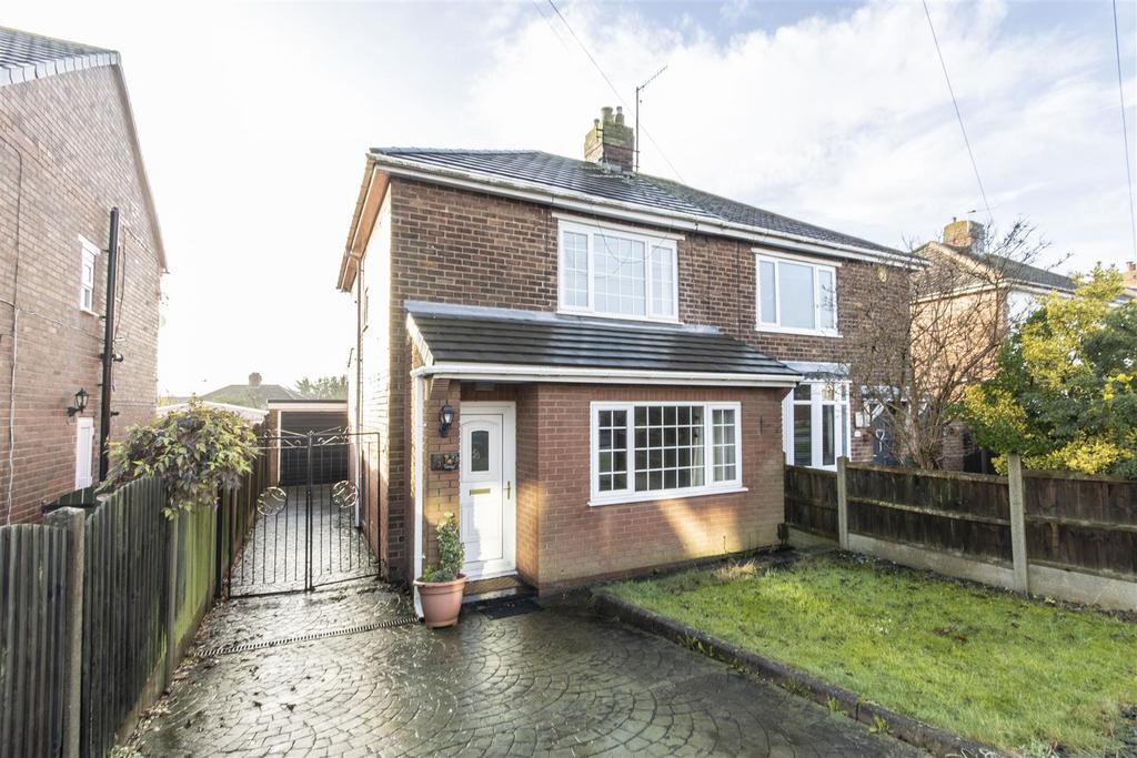 Rayleigh Avenue, Brimington, Chesterfield 2 bed semidetached house for