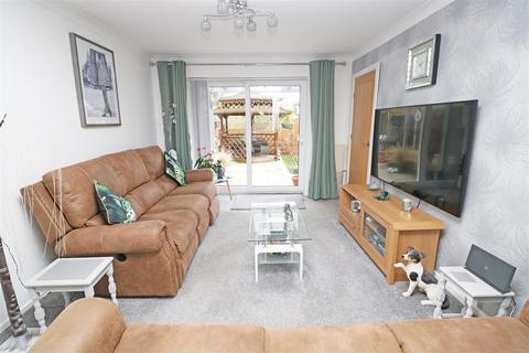 2 Baker Avenue, Hatfield Peverel, Chelmsford, CM3 2LH