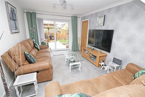 2 Baker Avenue, Hatfield Peverel, Chelmsford, CM3 2LH