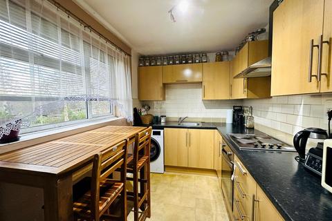 2 bedroom apartment for sale, Carentan Close, Selby