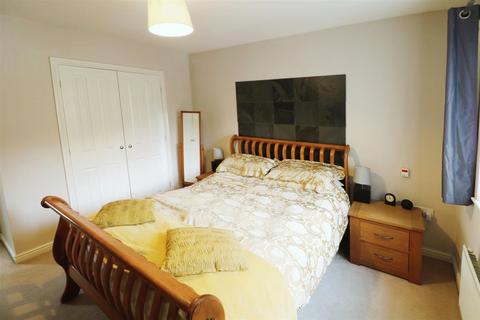 7 Cypress Heights, Barnsley, S71 1WA