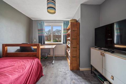 48 Normanhurst, Ashford, TW15 2NT